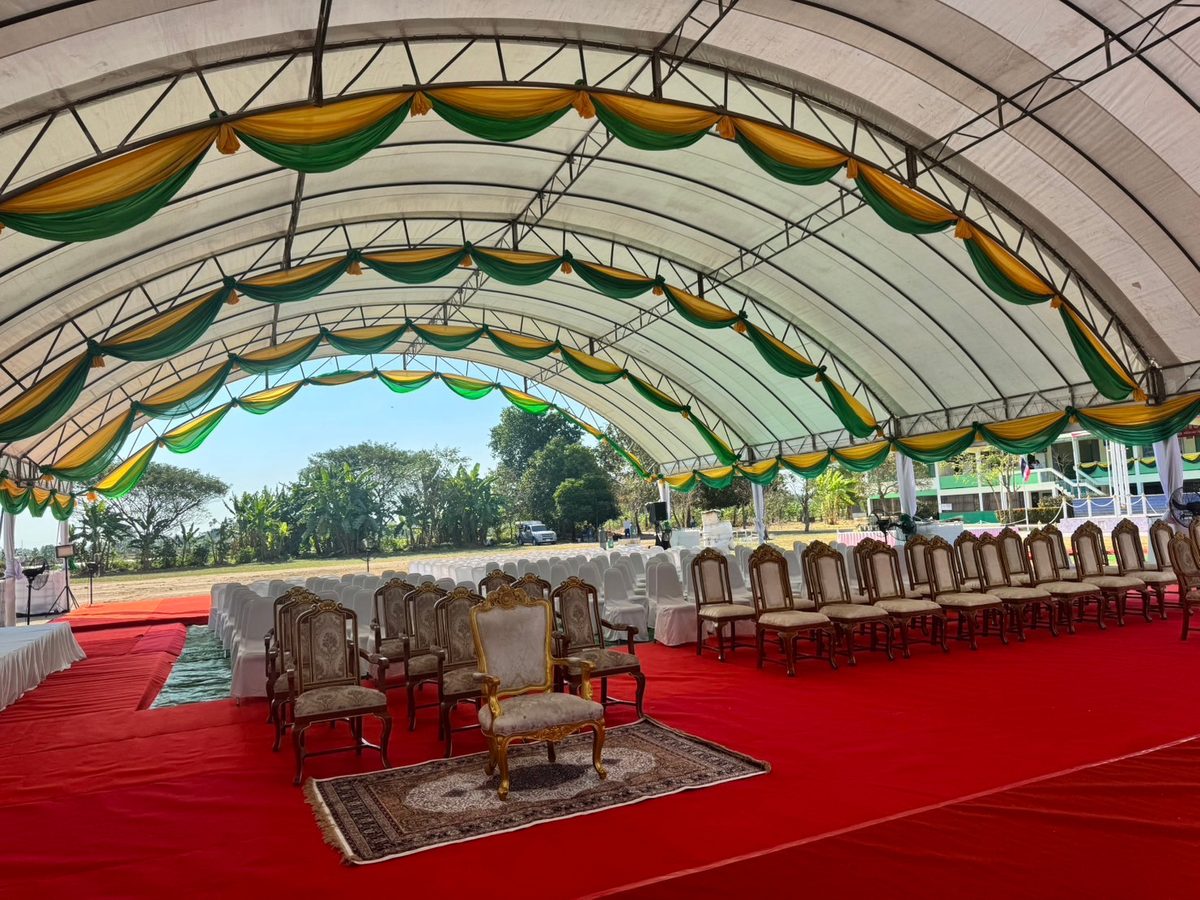 เต็นท์งานรับเสด็จ พรมแดงและเก้าอี้พิธี